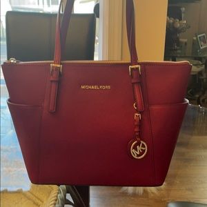 ❤️❤️ MICHAEL KORS TOTE COLOR RED NWOT❤️❤️